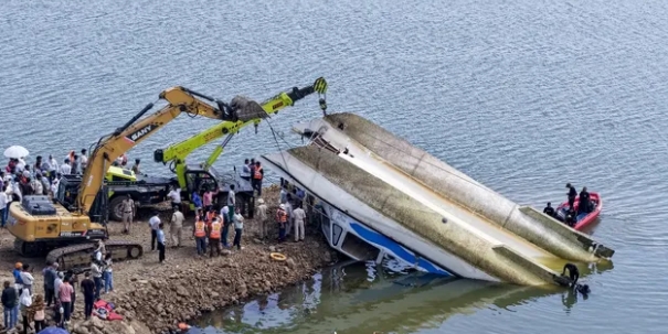 ‘बीच मझधार डूबते क्रूज को छोड़कर भागे क्रू मेंबर’, जबलपुर हादसे में बचे शख्स ने लगाए गंभीर आरोप