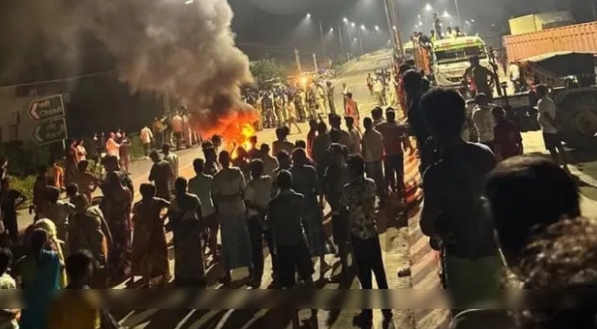 नालंदा में पुलिस की गाड़ी से टक्कर के बाद मौत पर बवाल, NH-20 जाम कर भीड़ ने किया पथराव