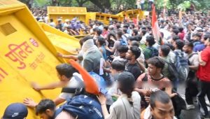 CJP Parliament March : जंतर-मंतर पर प्रदर्शनकारियों पर छोड़े आंसू गैस के गोले, संसद भवन के गेट बंद