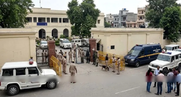 सोनीपत में कोर्ट, डीसी कार्यालय और स्कूलों को बम से उड़ाने की धमकी; ई-मेल में लिखे अलगाववादी नारे