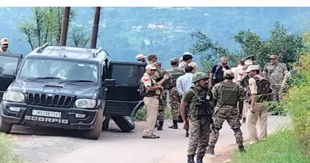 जम्मू-श्रीनगर हाईवे पर चेक पोस्ट तोड़कर भागी स्कॉर्पियो, पुलिस ने की फायरिंग, फिर मिला खाली वाहन; हाई अलर्ट जारी